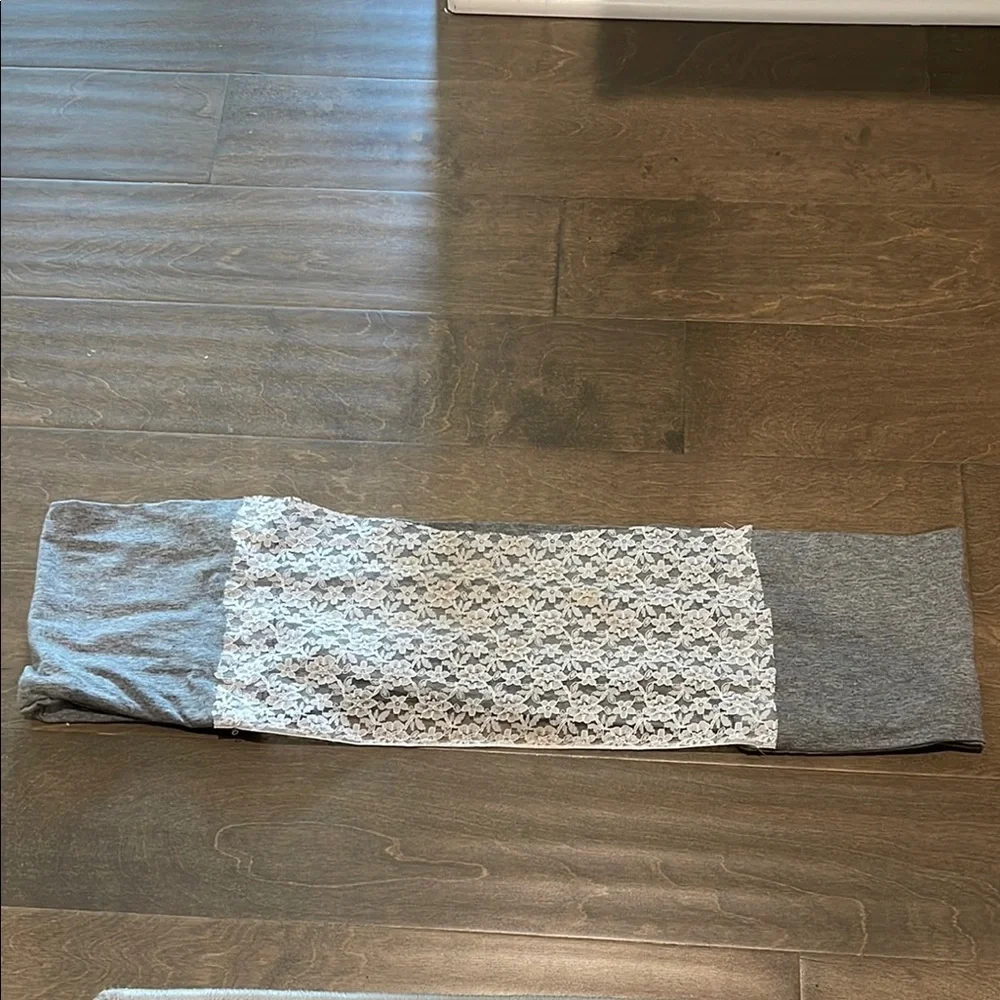 Unbranded Neck scarf with lace detailing in front of